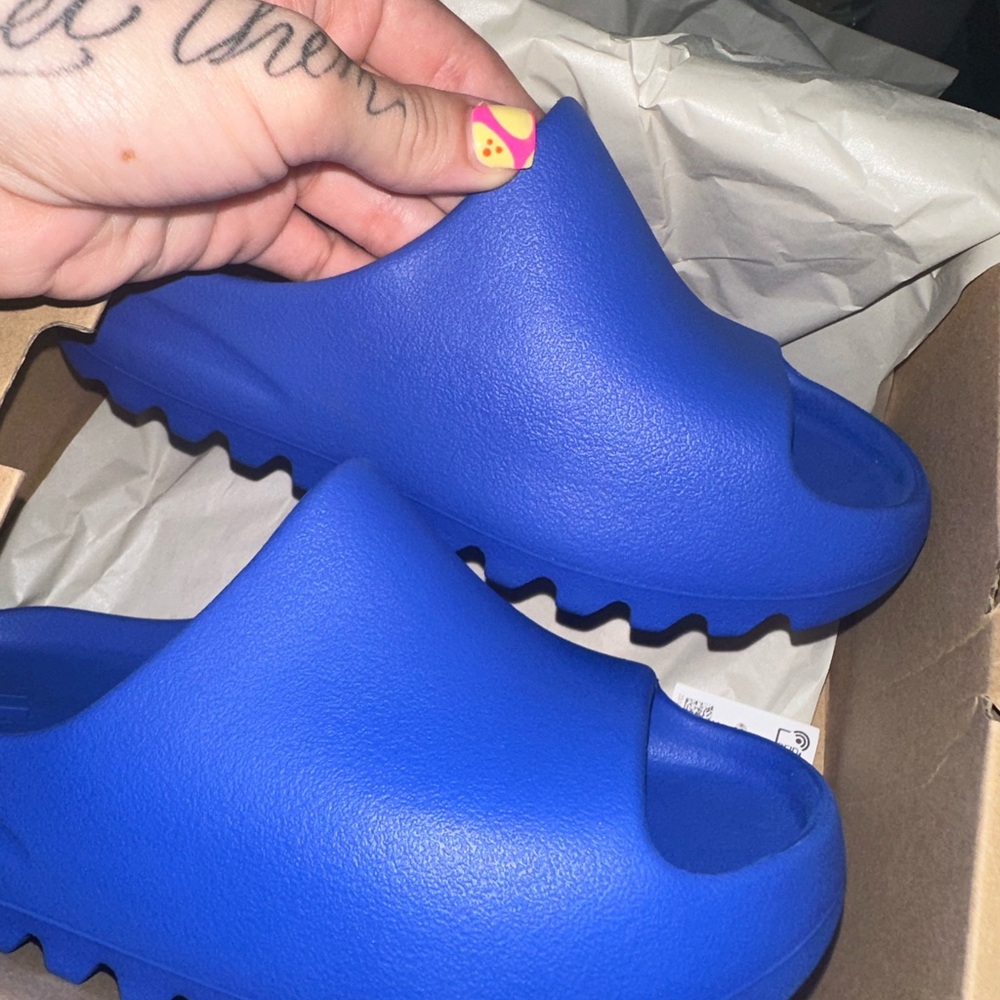 Kids yeezy slides size 2y royal blue